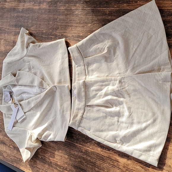 House of Harlow 1960 Jackets & Blazers - 🆕️ House of Harlow Two Piece Shorts and Cropped Blazer Set NWT tan/ white *Firm